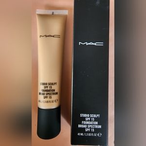 MAC NC 30 STUDIO SCULPT SPF 15 FOUNDATION 40 ML / 1.3 US FL OZ